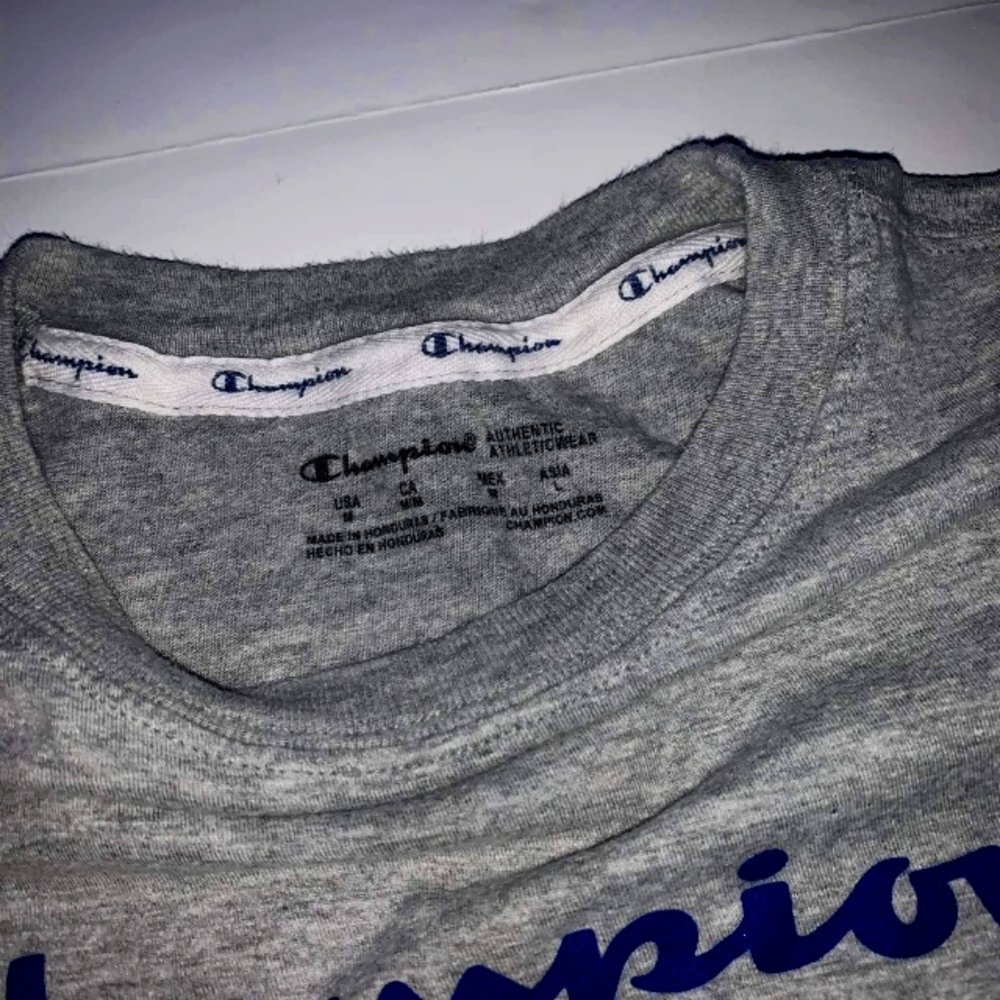 Super cute gray champion shirt